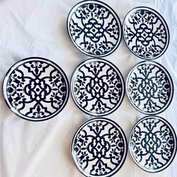 222 FIFTH Turkish Delight Dessert Plates (7) Black & White Fine Porcelain 8.5” - Picture 1 of 13